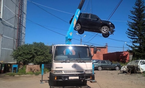 Услуги манипулятора в городе Невинномысске - перевозка авто